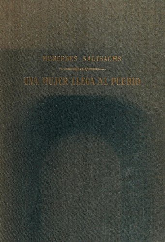 Una mujer llega al pueblo